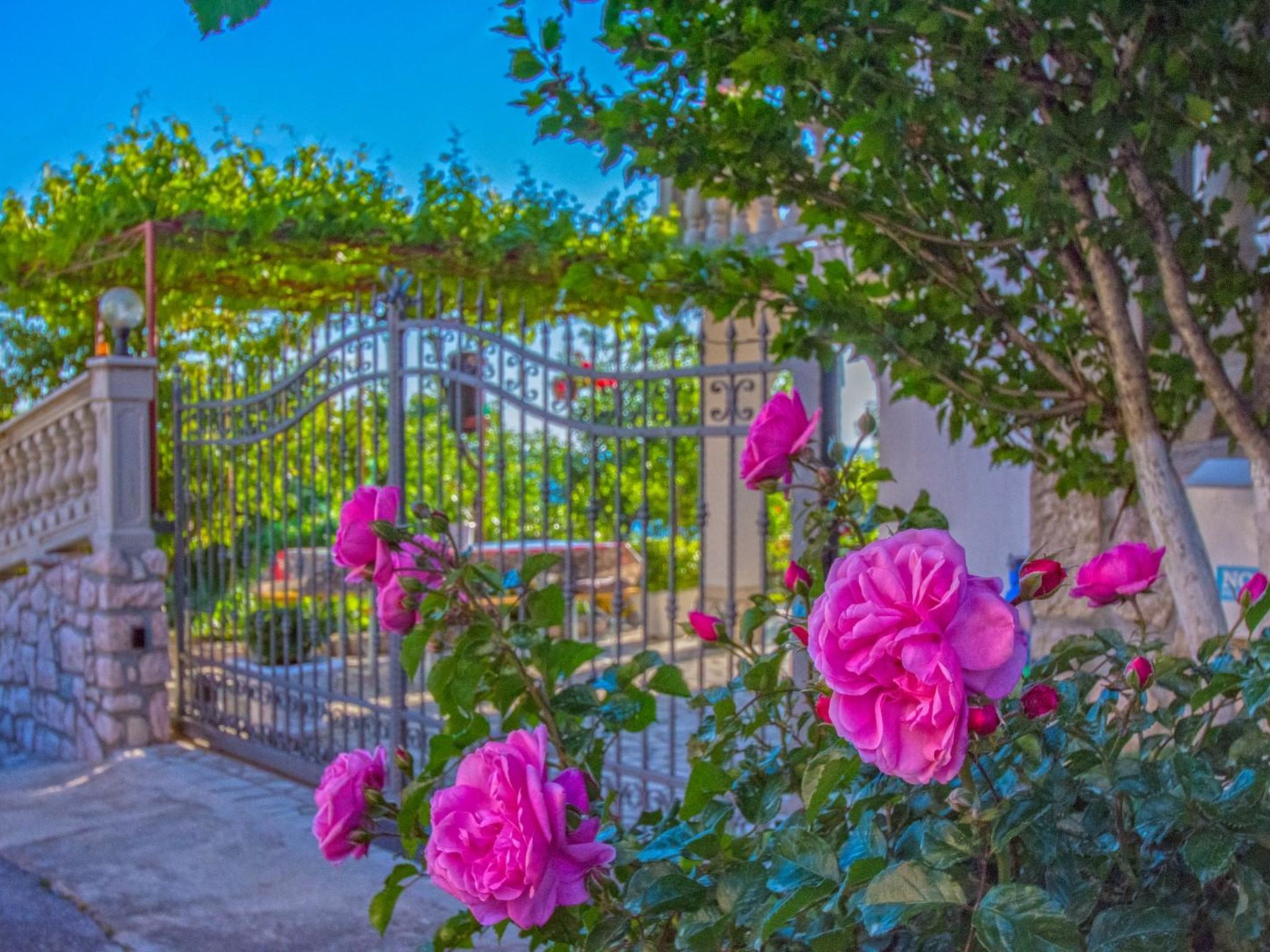 MILETIC mali 2+1 / HR-10011-01