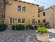 Romantisch appartement met zeezicht in Novi Vinodolski, 250m van het strand - thumbnail 1