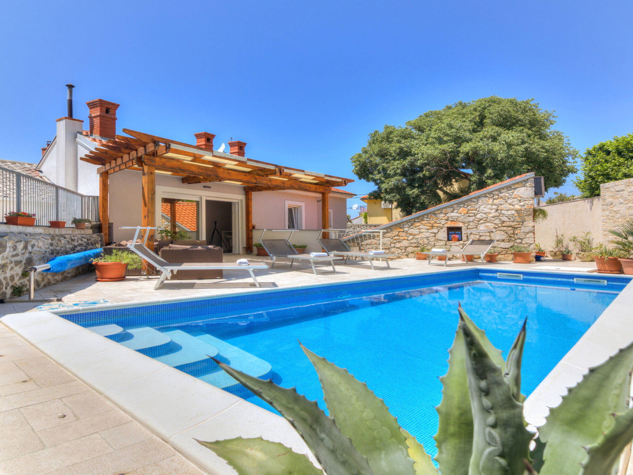 Villa Milla / HR-11132-01 - Image-tags.info