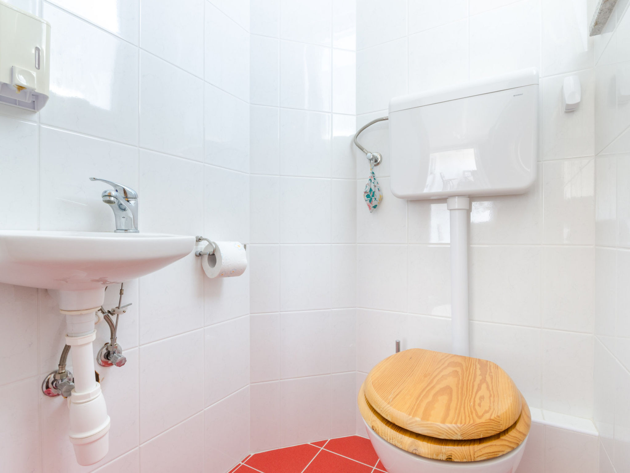 DADA 2 / HR-05497-02 - Image-tags.info