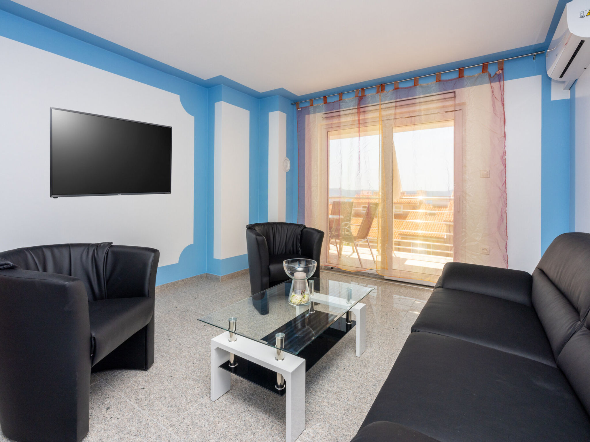 ABERT SUSI / HR-05640-01 - Inside