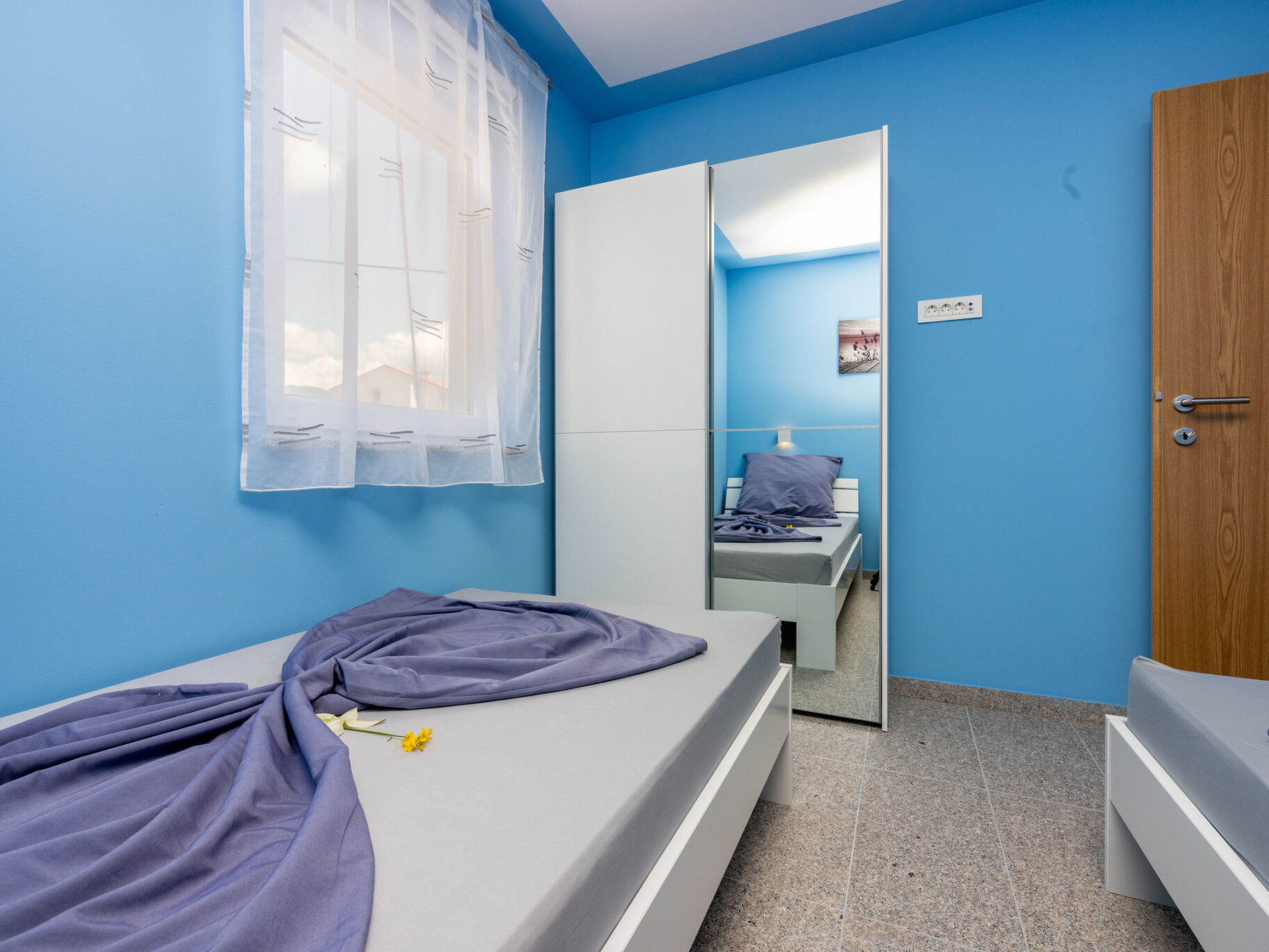 ABERT SUSI / HR-05640-01 - Inside