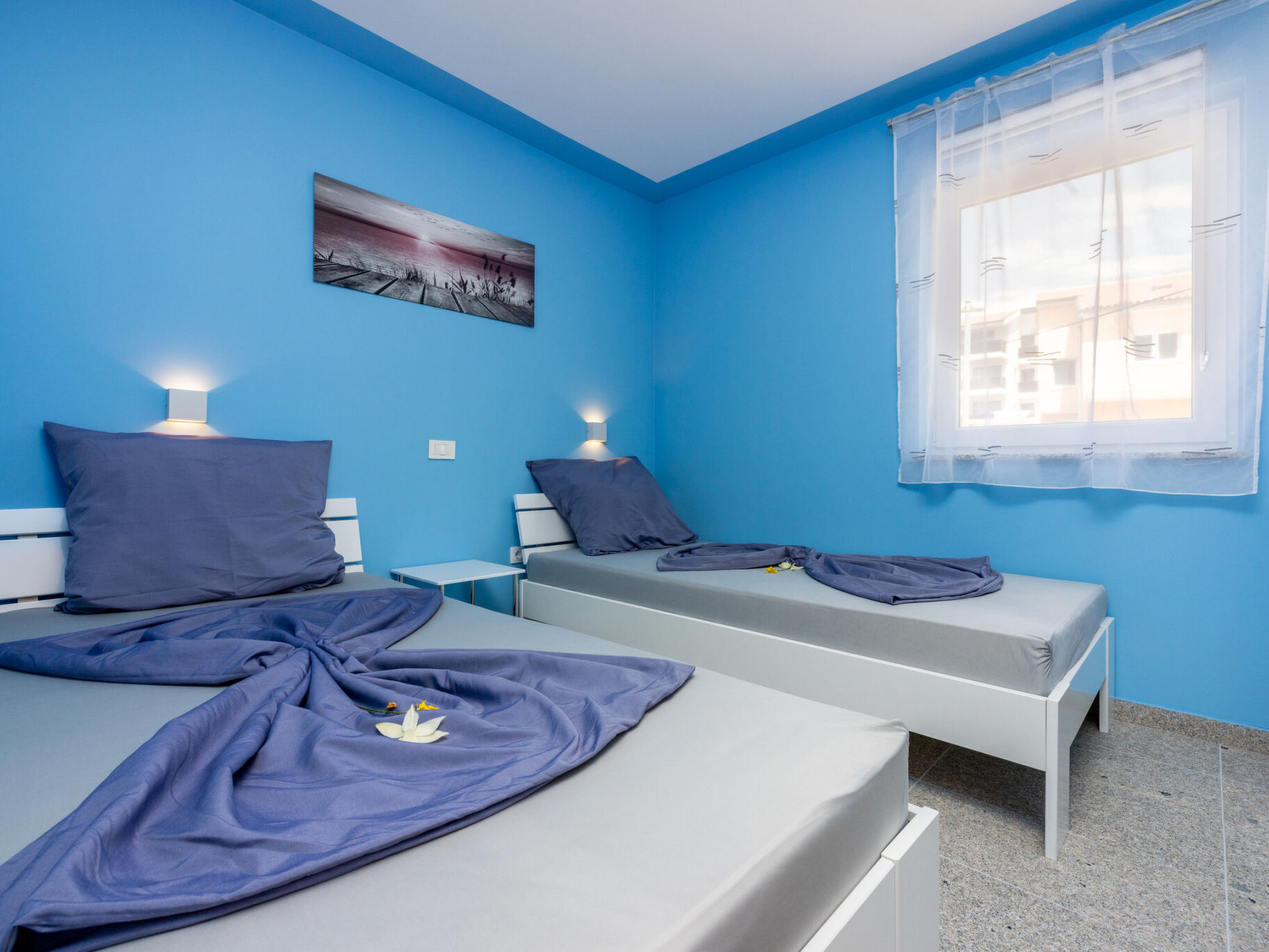 ABERT SUSI / HR-05640-01 - Inside