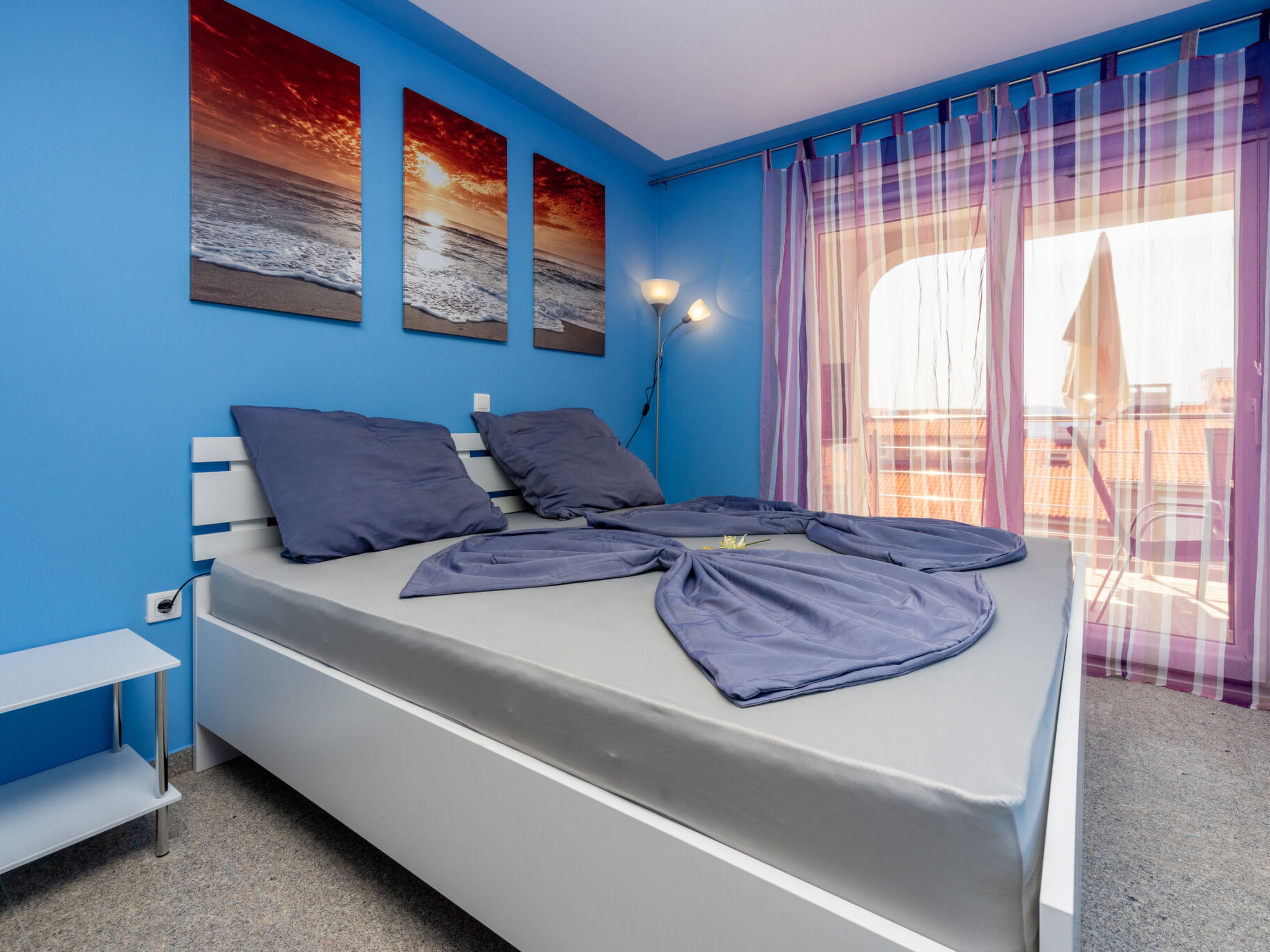 ABERT SUSI / HR-05640-01 - Inside