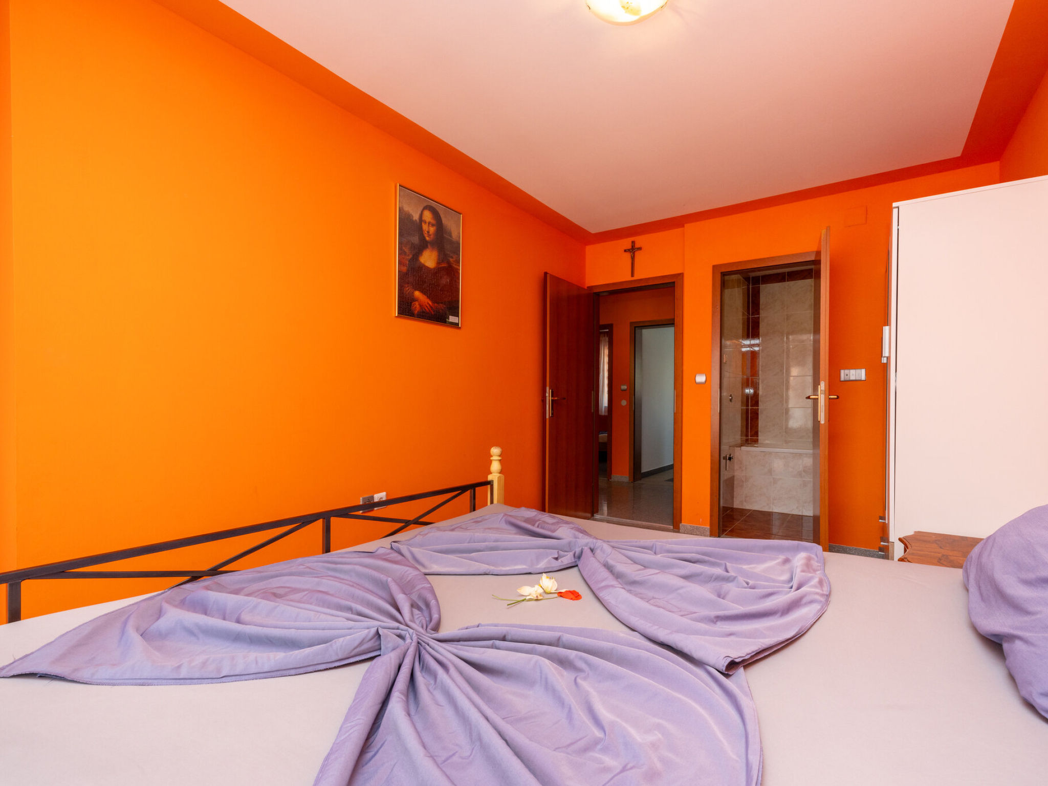 ABERT SUSI / HR-05640-01 - Inside