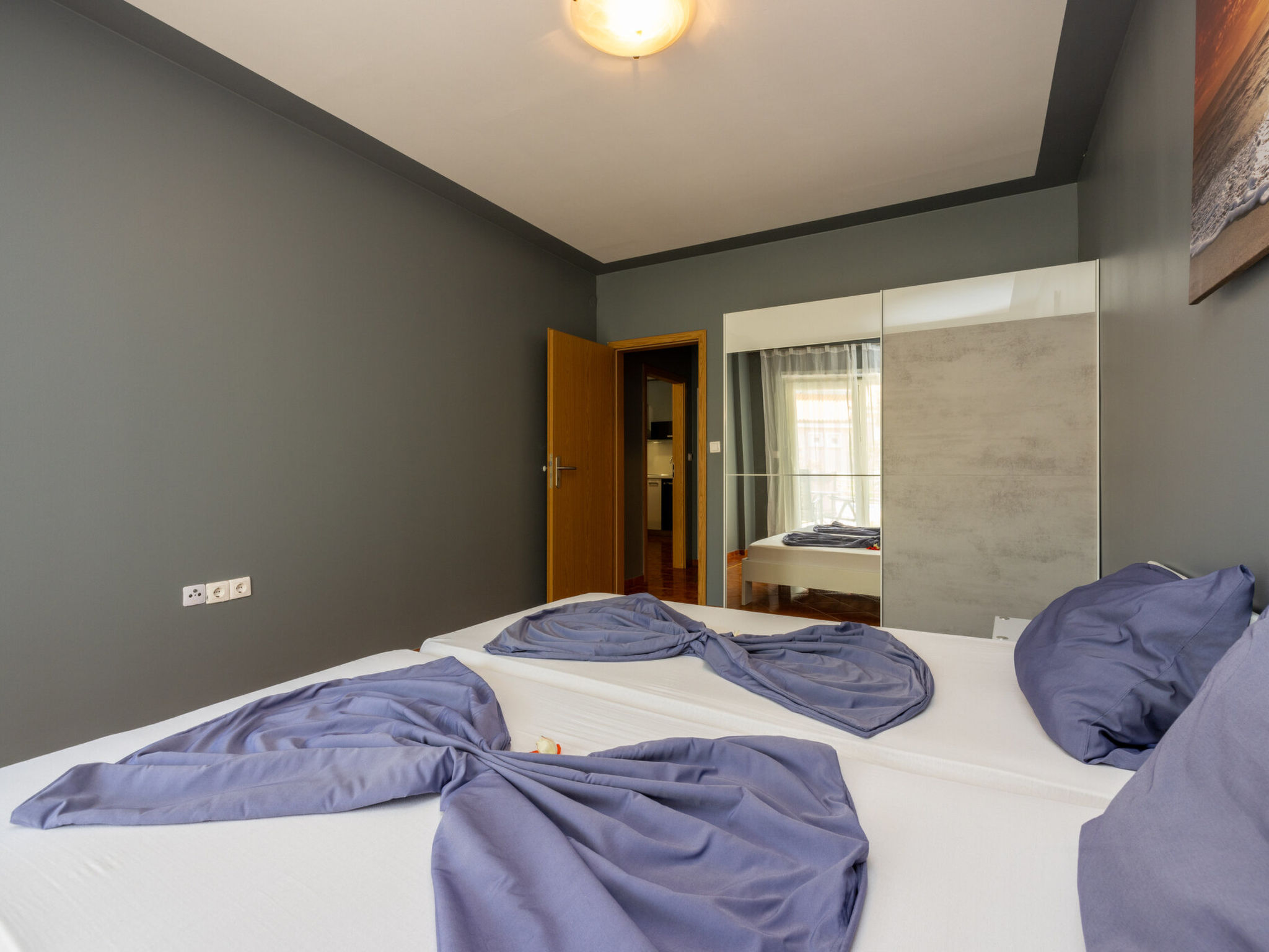 ABERT SUSI / HR-05640-01 - Inside