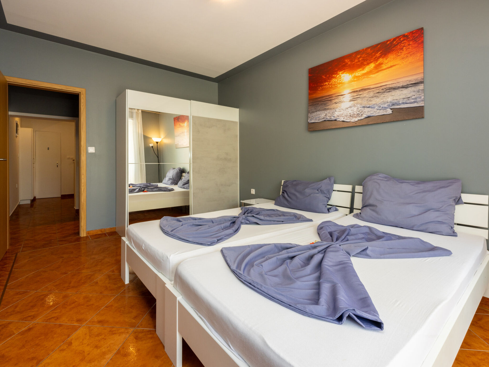 ABERT SUSI / HR-05640-01 - Inside