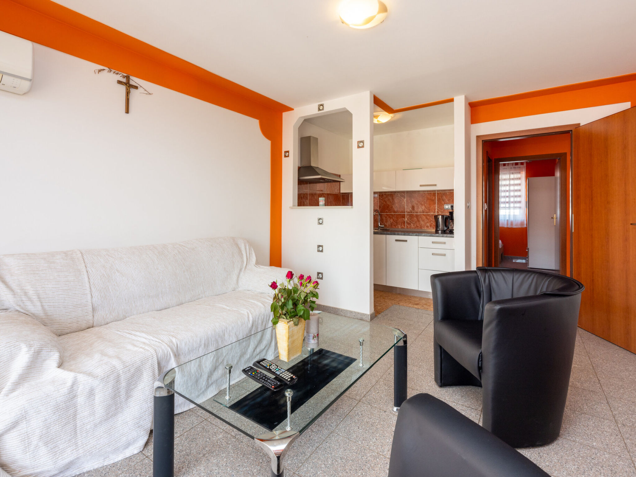 ABERT SUSI / HR-05640-01 - Inside