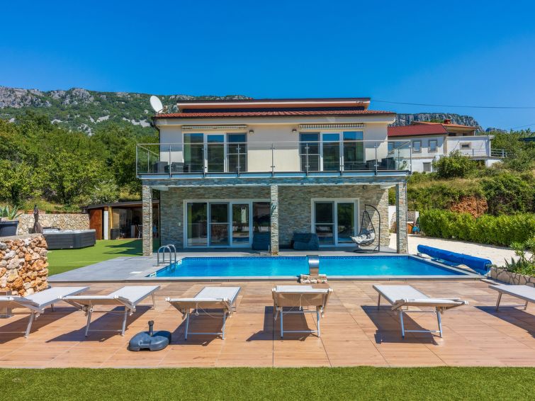 Vakantiehuis Villa Monte met verwarmd zwembad in Novi Vinodolski in Bribir