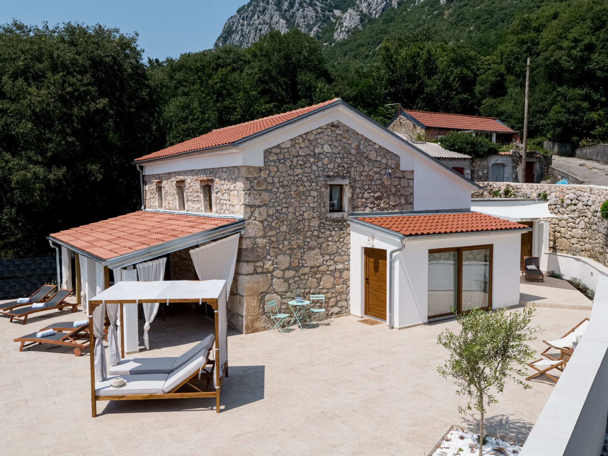 Casa di Nika - charmante Steinvilla mit beheiztem Pool-Binnen