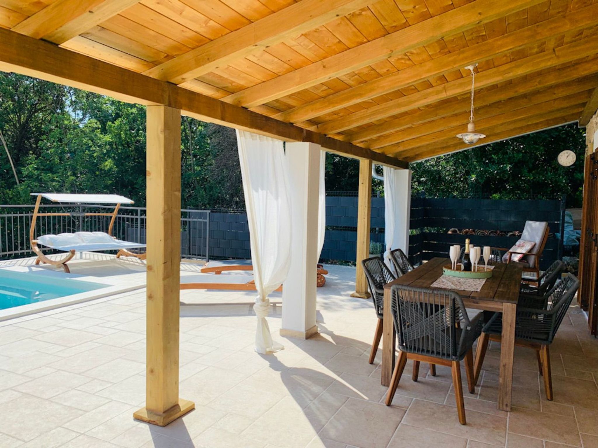 Casa di Nika - charmante Steinvilla mit beheiztem Pool-Binnen