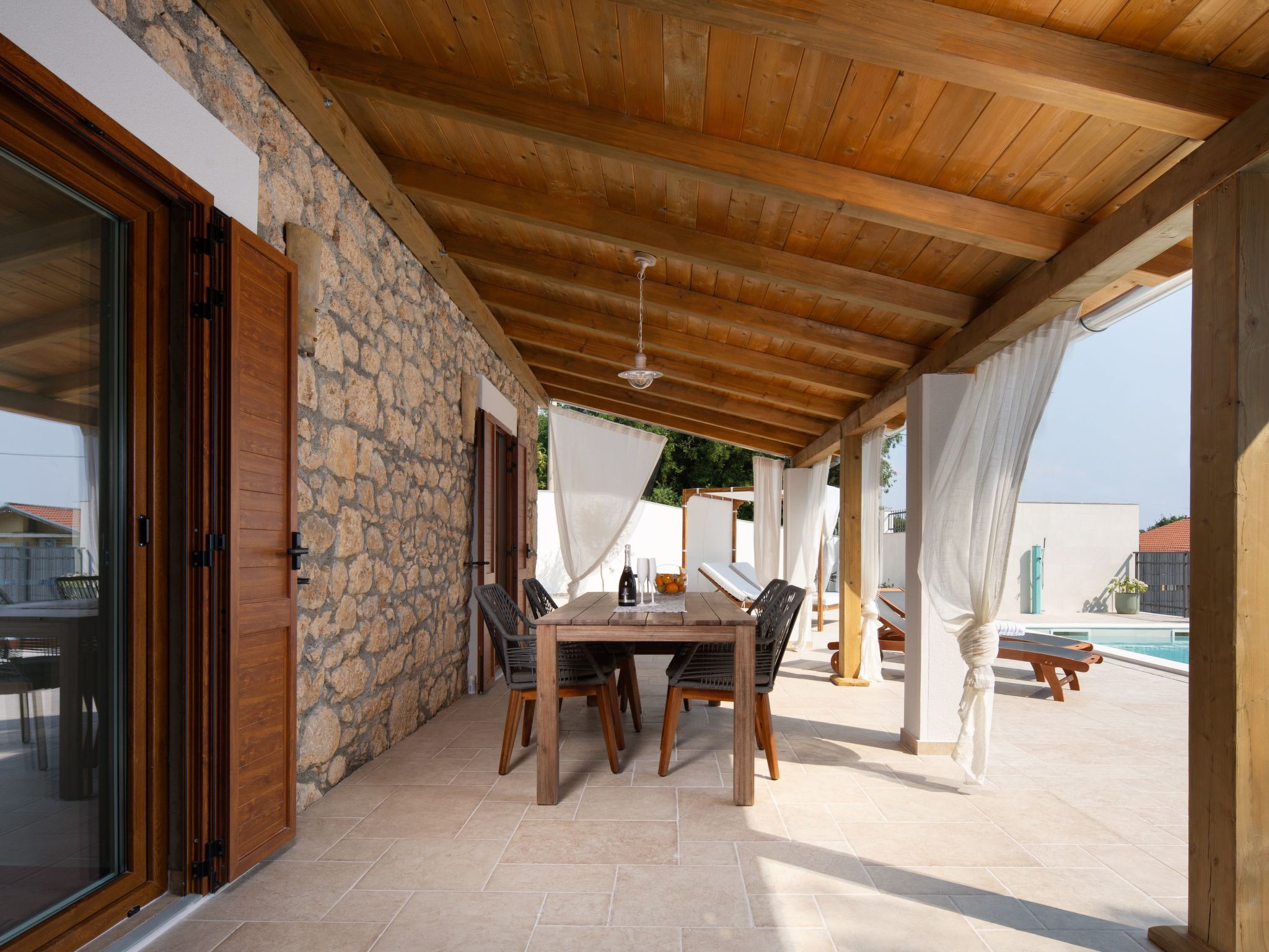 Casa di Nika - charmante Steinvilla mit beheiztem Pool-Binnen