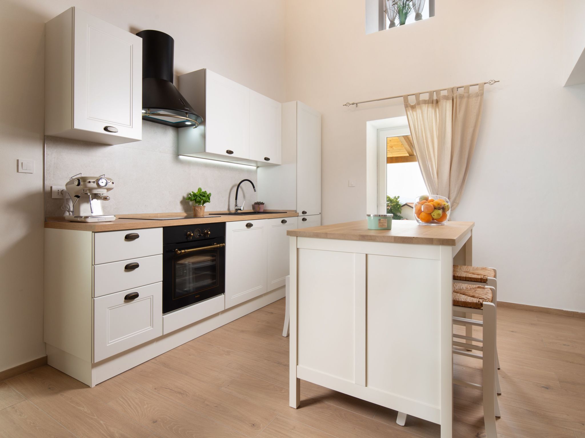 Casa di Nika - charmante Steinvilla mit beheiztem Pool-Binnen