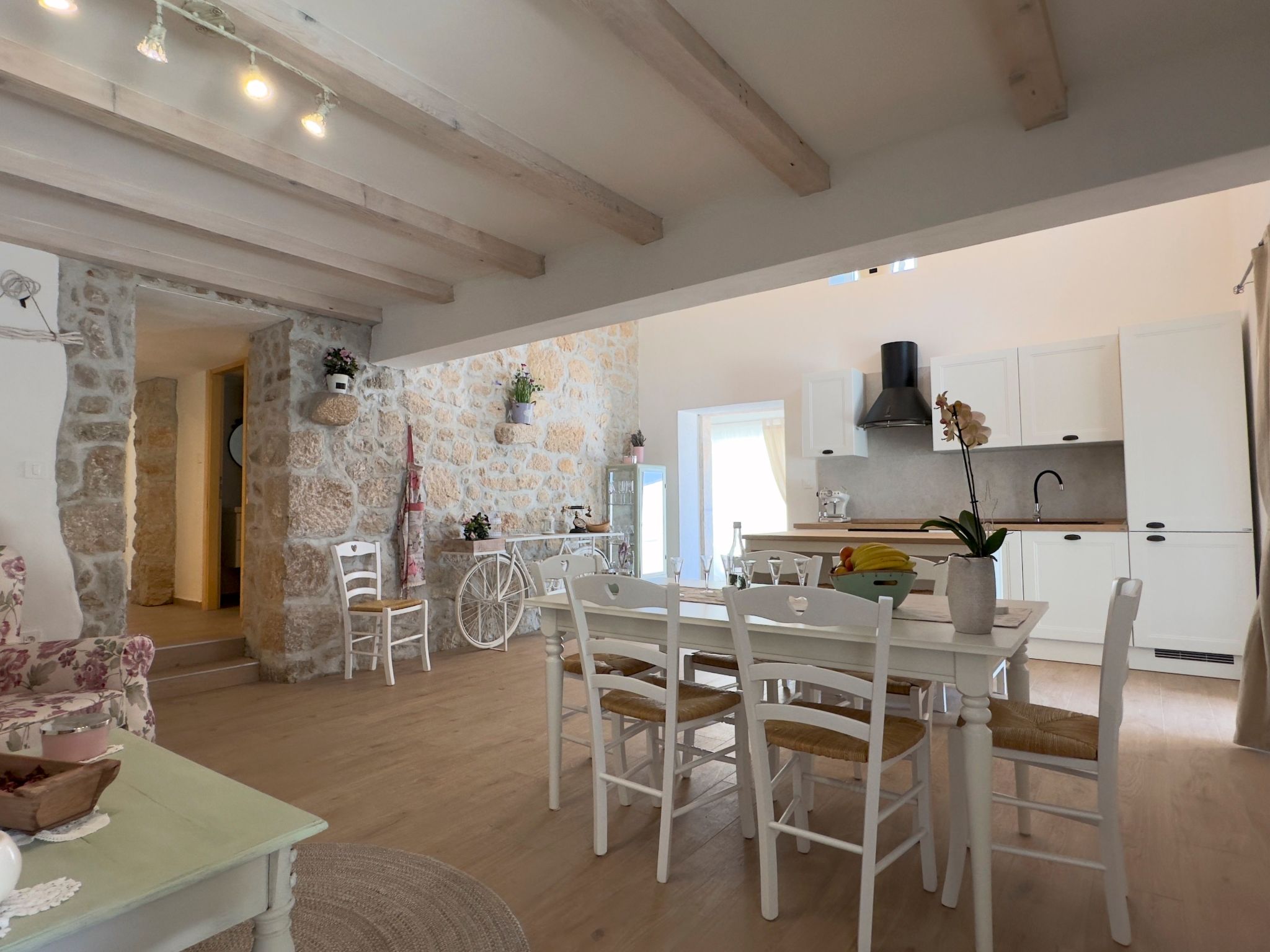 Casa di Nika - charmante Steinvilla mit beheiztem Pool-Binnen