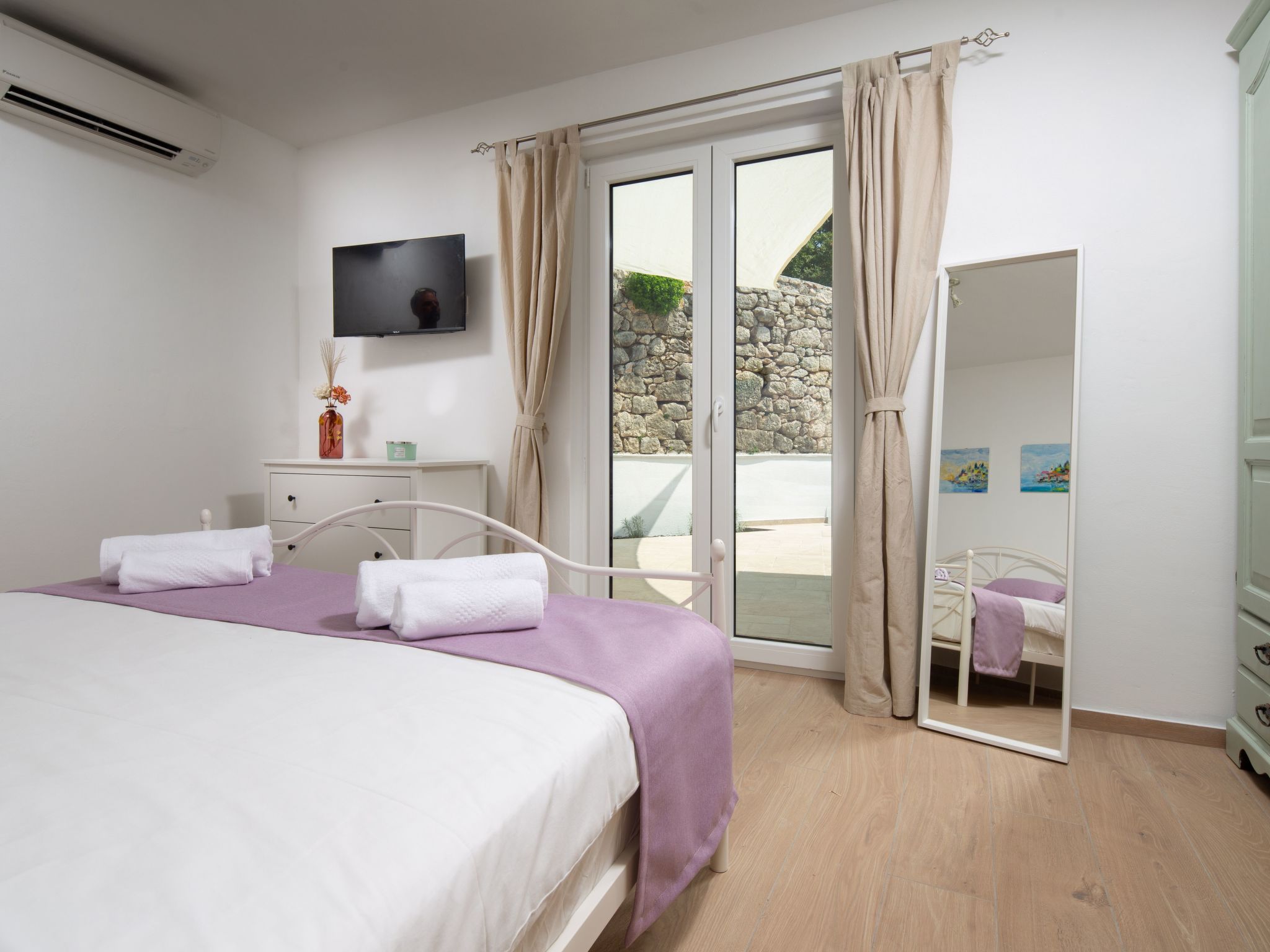 Casa di Nika - charmante Steinvilla mit beheiztem Pool-Binnen