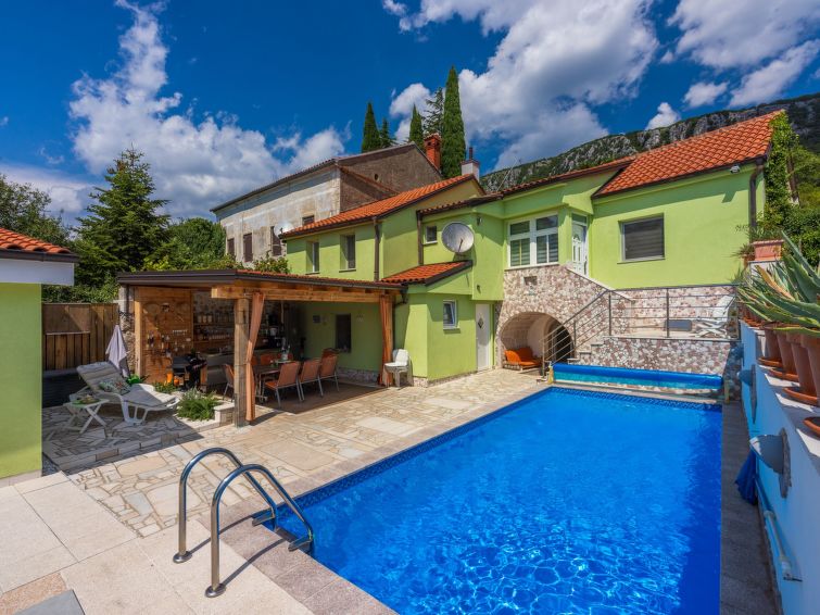 Greenhouse Adria Mit Großer Terrasse Und Pool - Novi