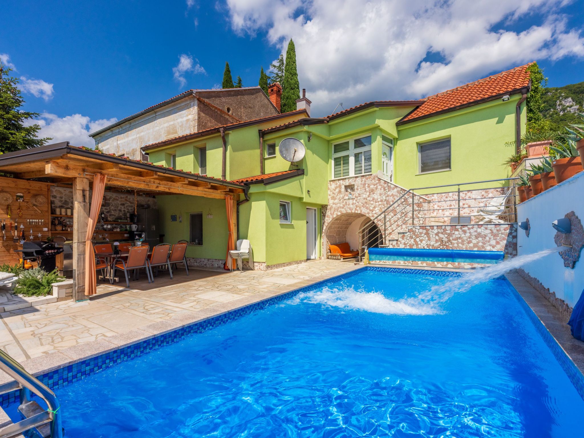 Greenhouse Adria mit großer Terrasse und Pool