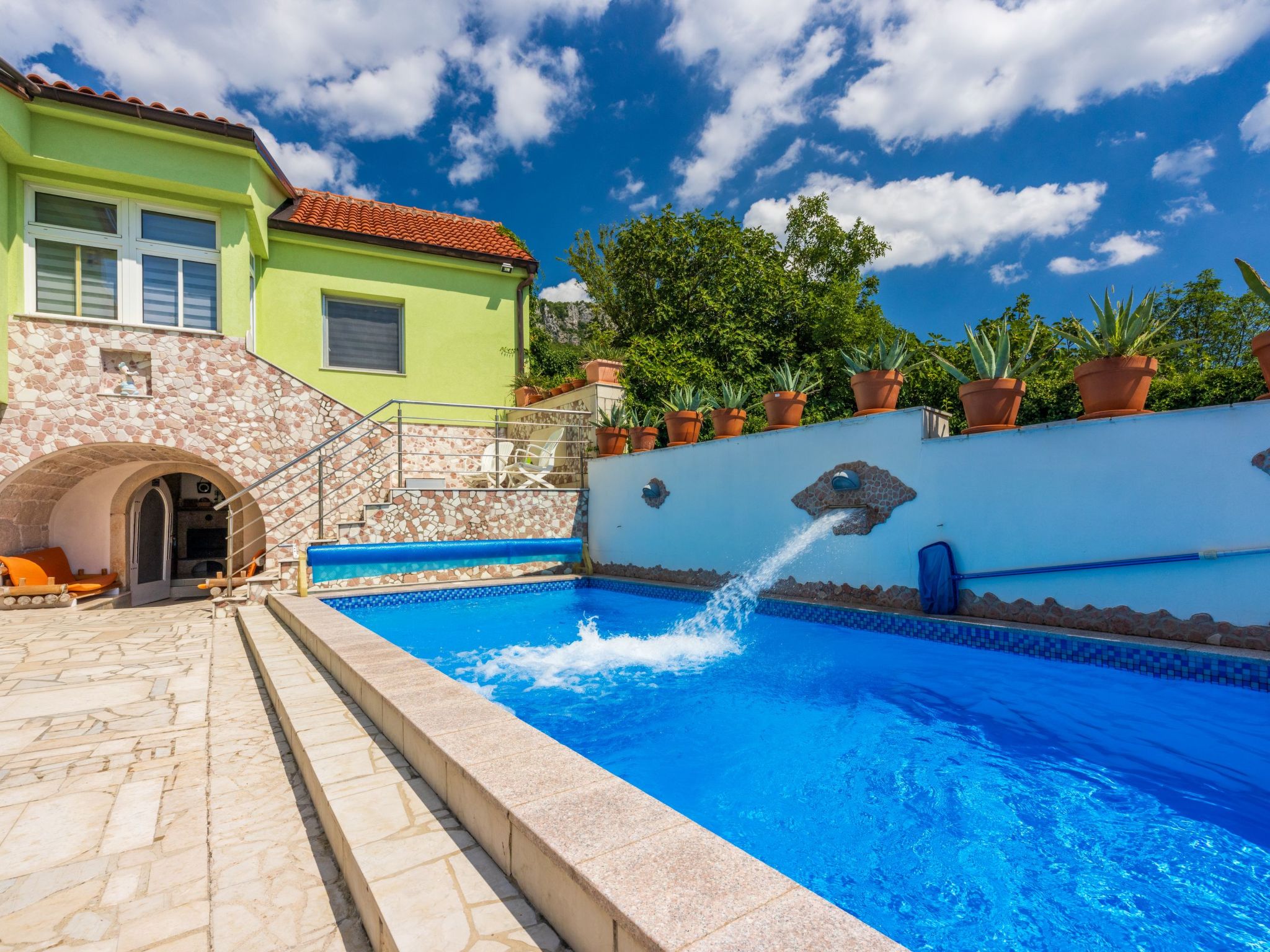 Greenhouse Adria mit großer Terrasse und Pool