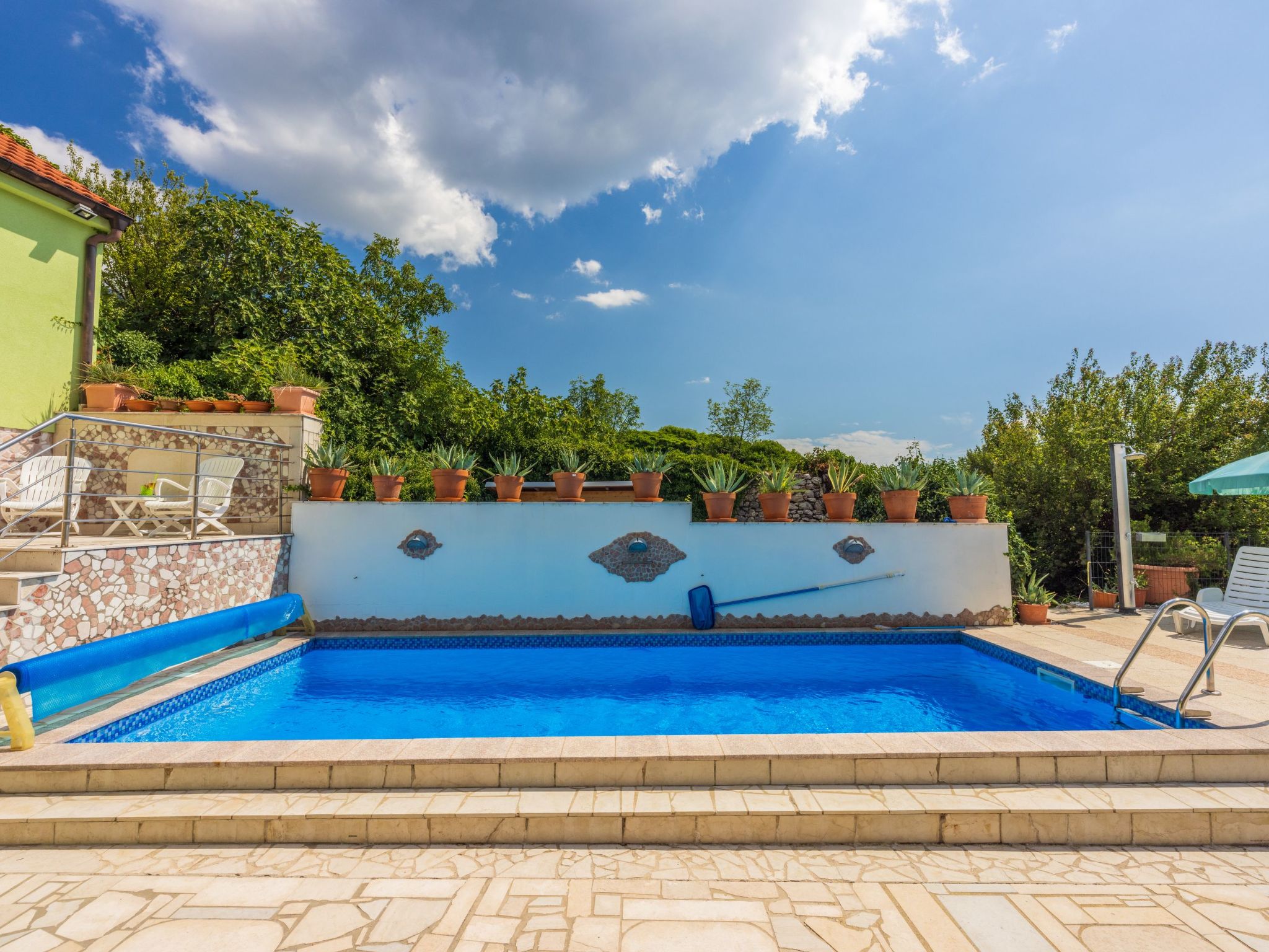 Greenhouse Adria mit großer Terrasse und Pool