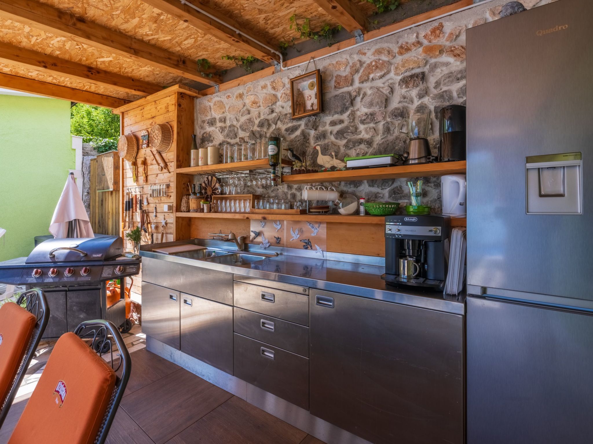 Greenhouse Adria mit großer Terrasse und Pool-Image-tags.info