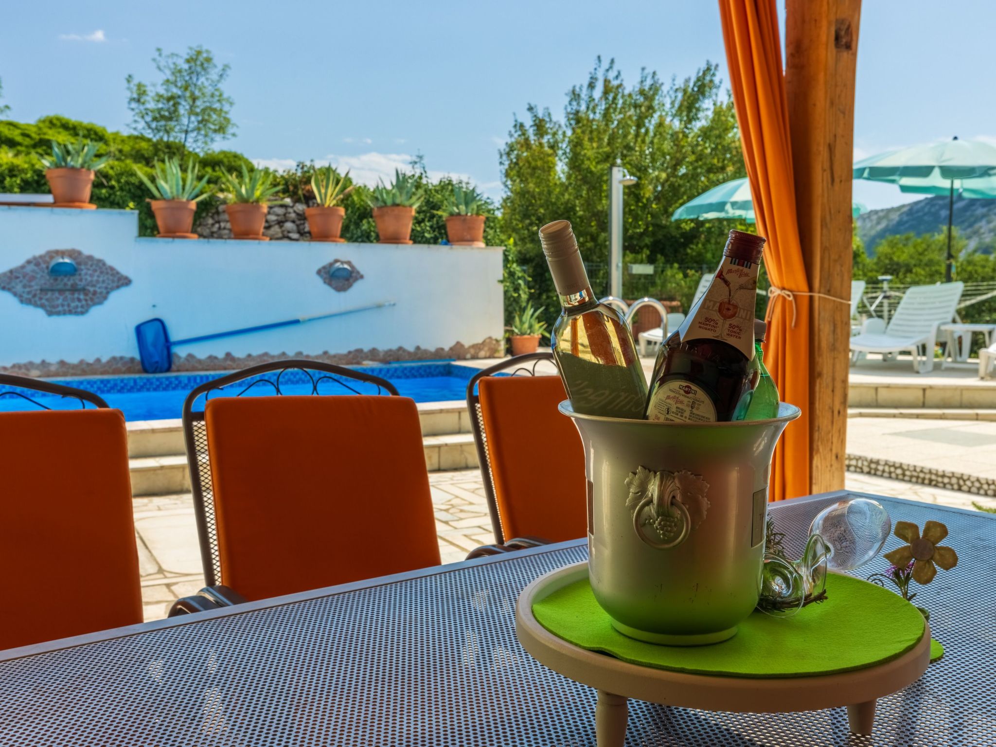 Greenhouse Adria mit großer Terrasse und Pool-Image-tags.info