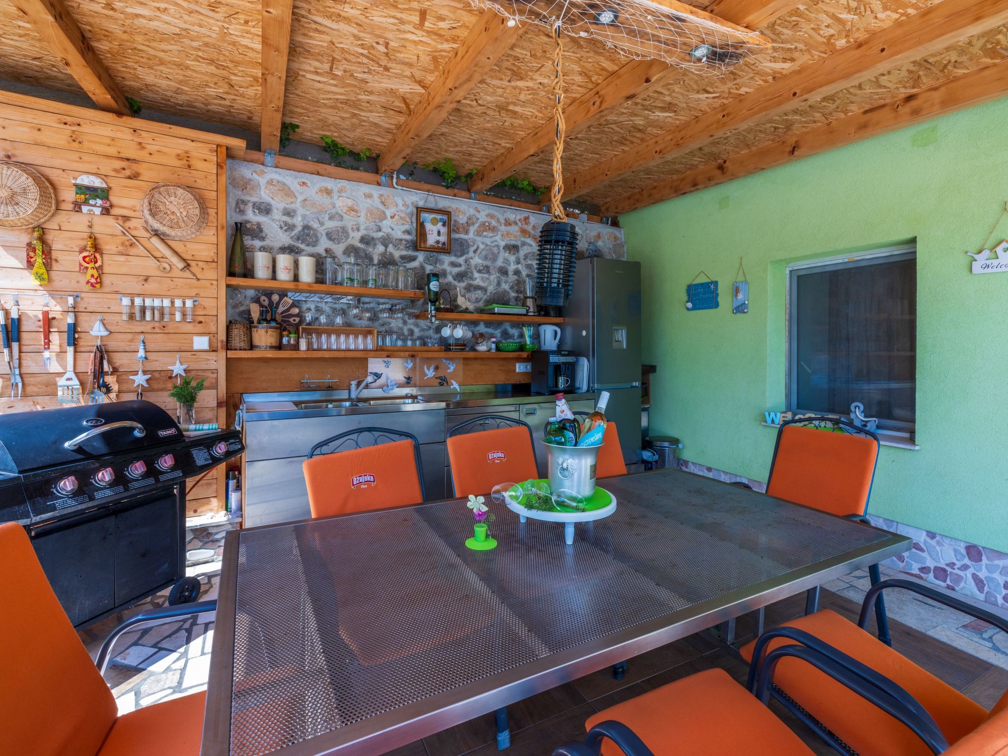 Greenhouse Adria mit großer Terrasse und Pool-Image-tags.info