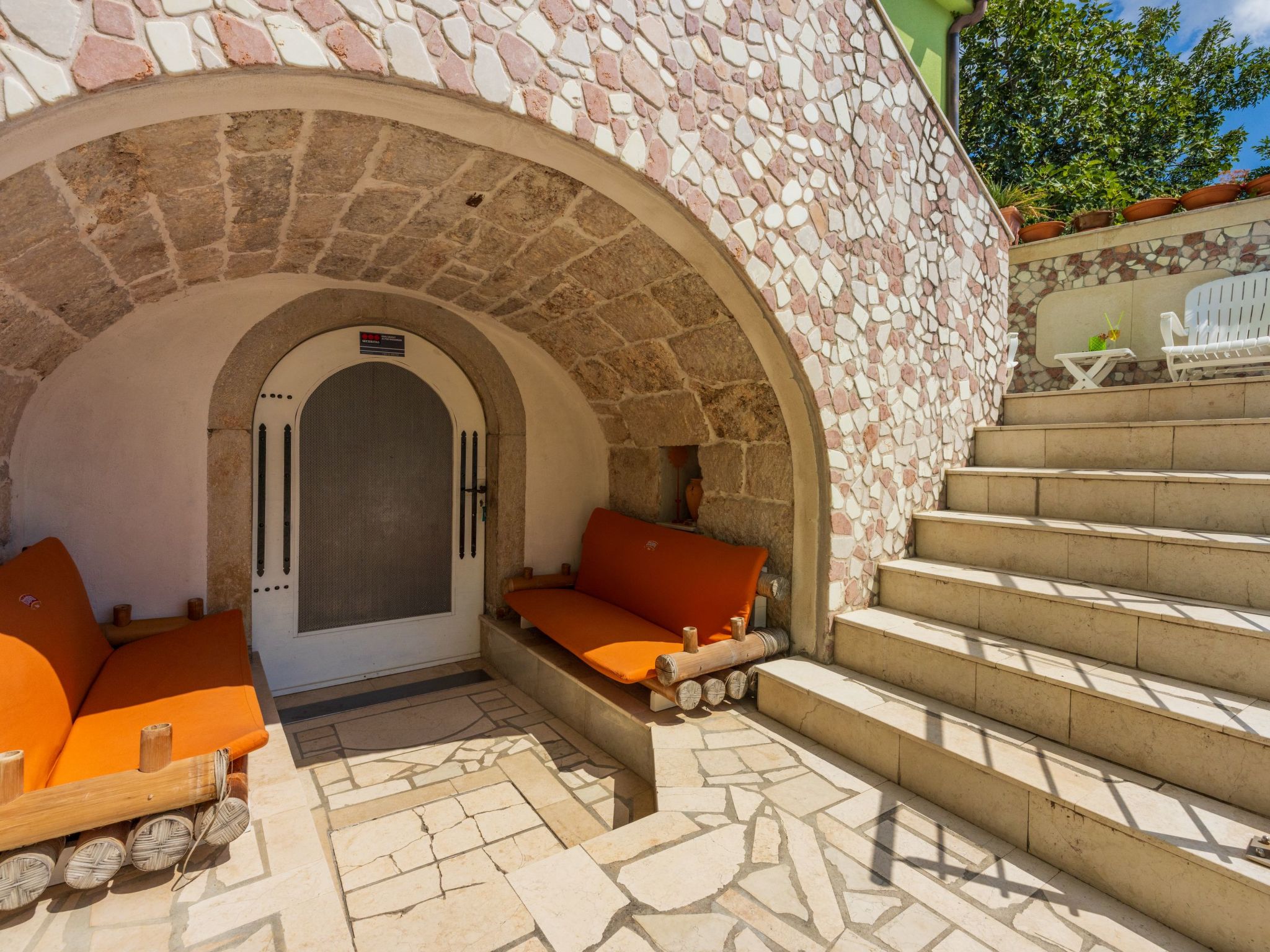 Greenhouse Adria mit großer Terrasse und Pool-Image-tags.info