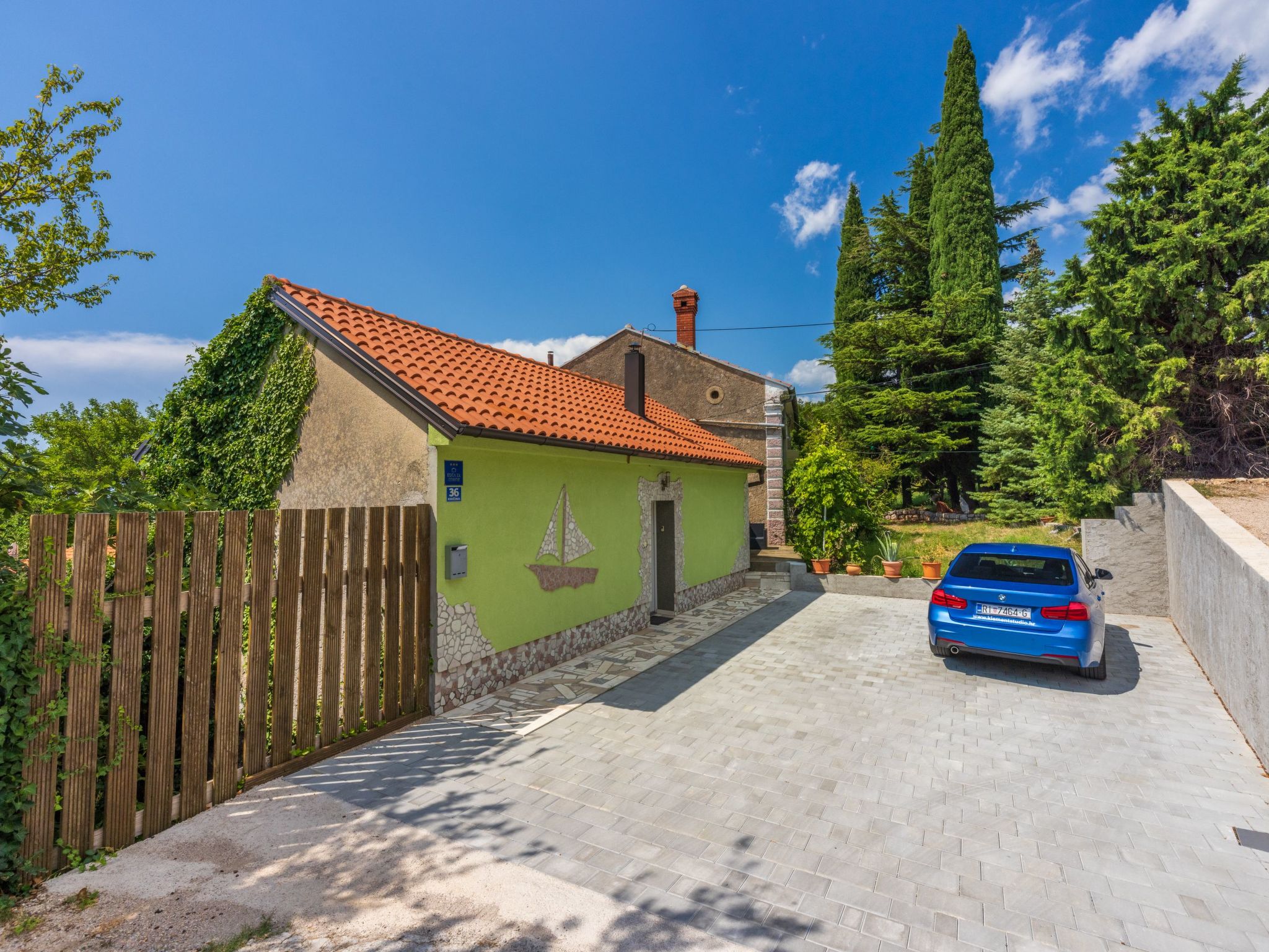 Greenhouse Adria mit großer Terrasse und Pool-Image-tags.info