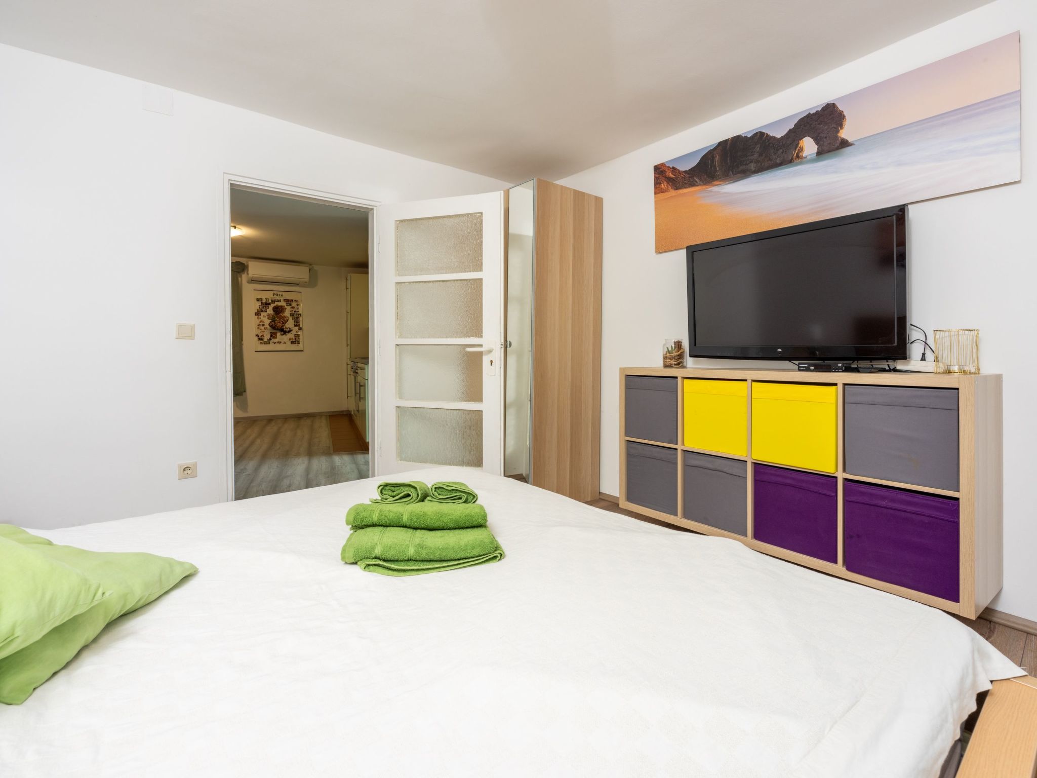 Greenhouse Adria mit großer Terrasse und Pool-Image-tags.info