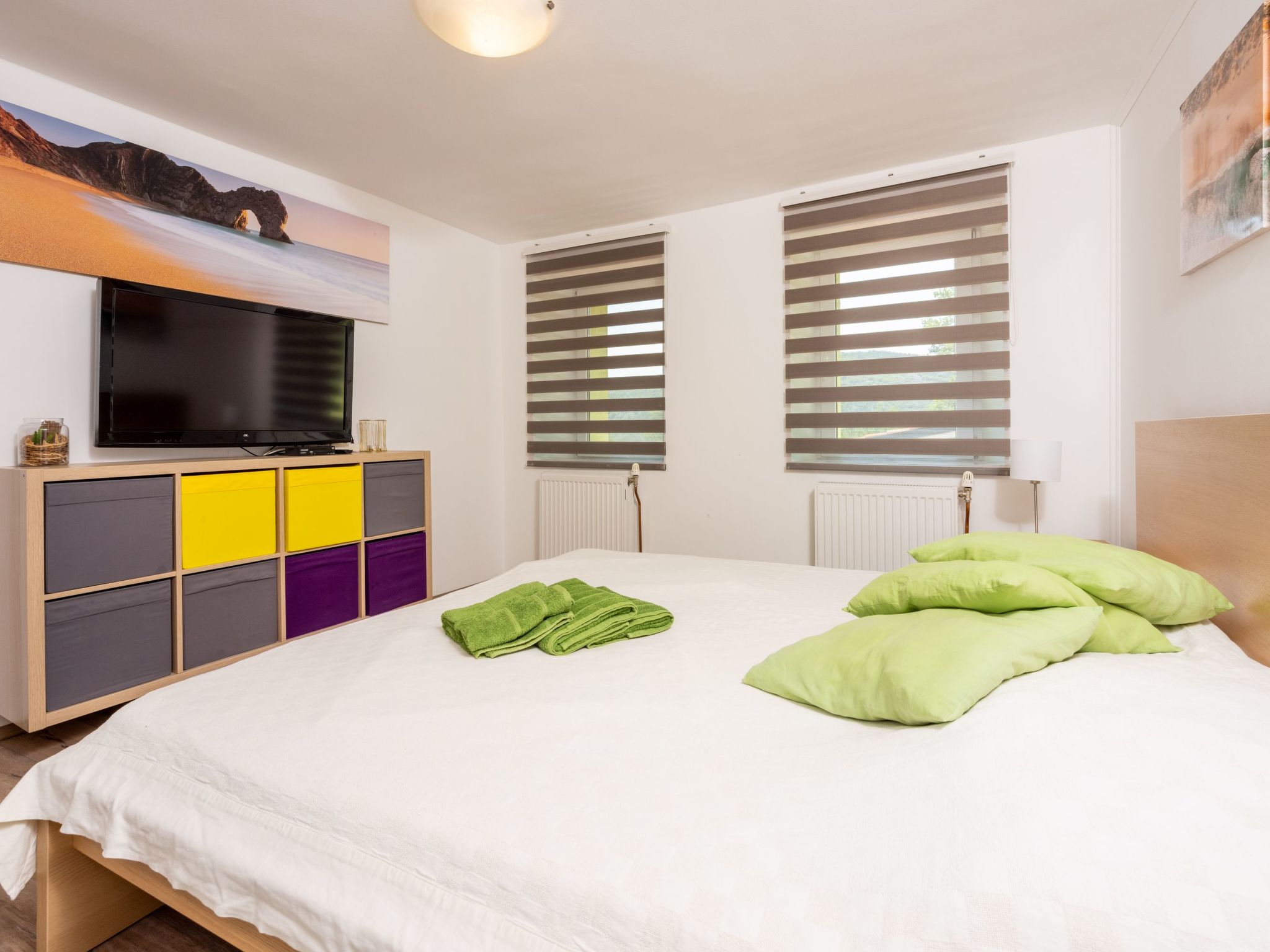 Greenhouse Adria mit großer Terrasse und Pool-Image-tags.info