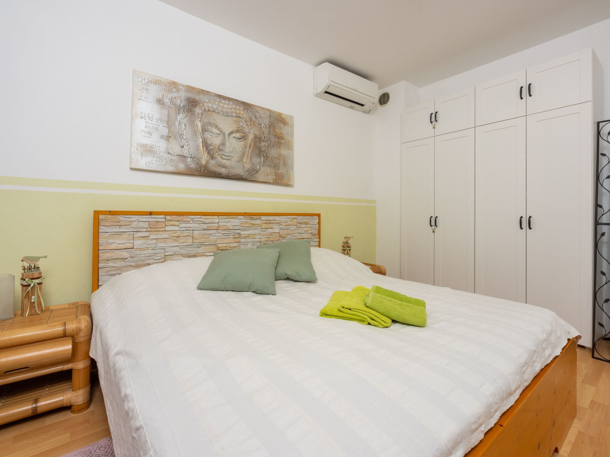 Greenhouse Adria mit großer Terrasse und Pool-Image-tags.info