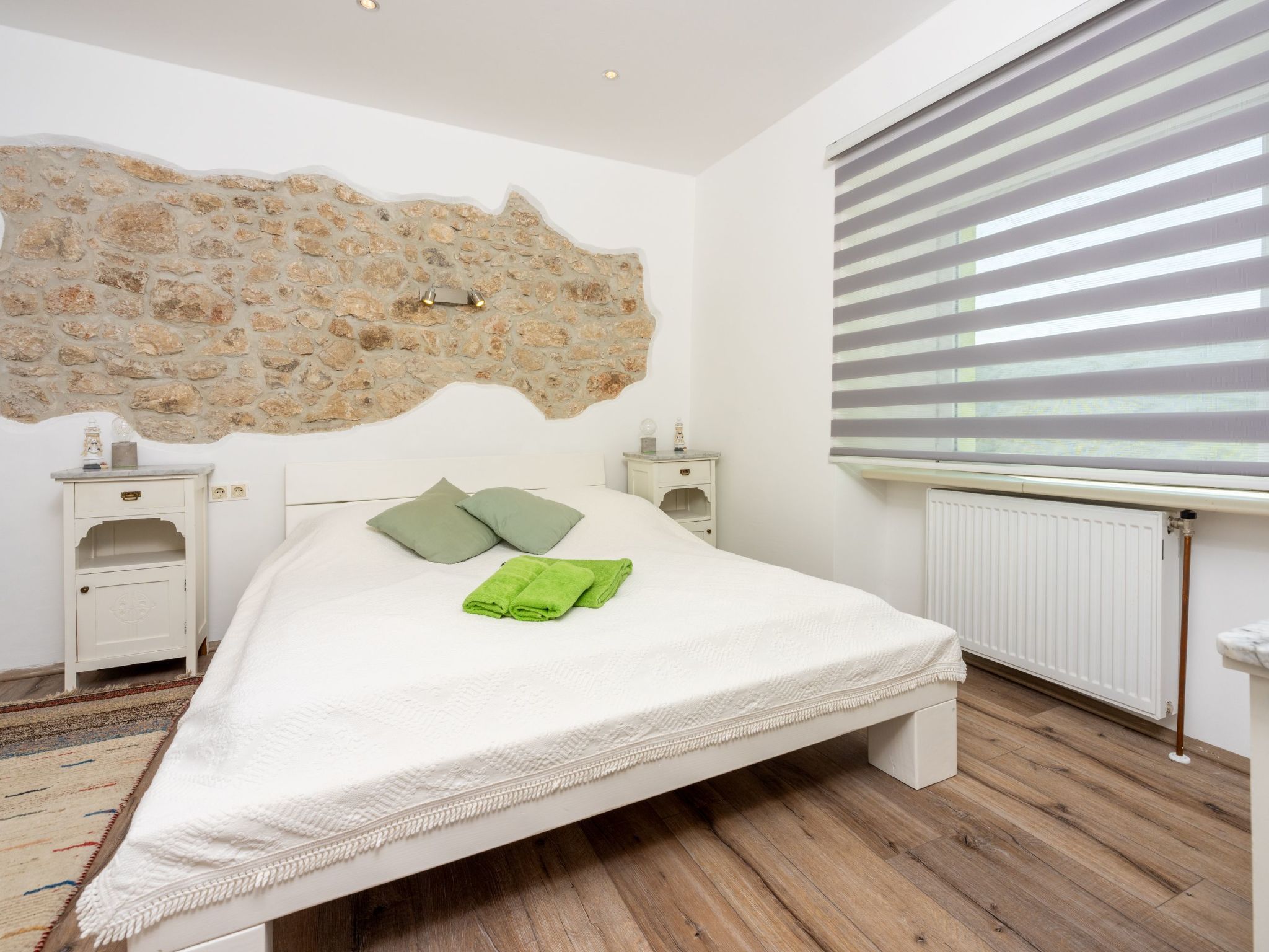 Greenhouse Adria mit großer Terrasse und Pool-Image-tags.info