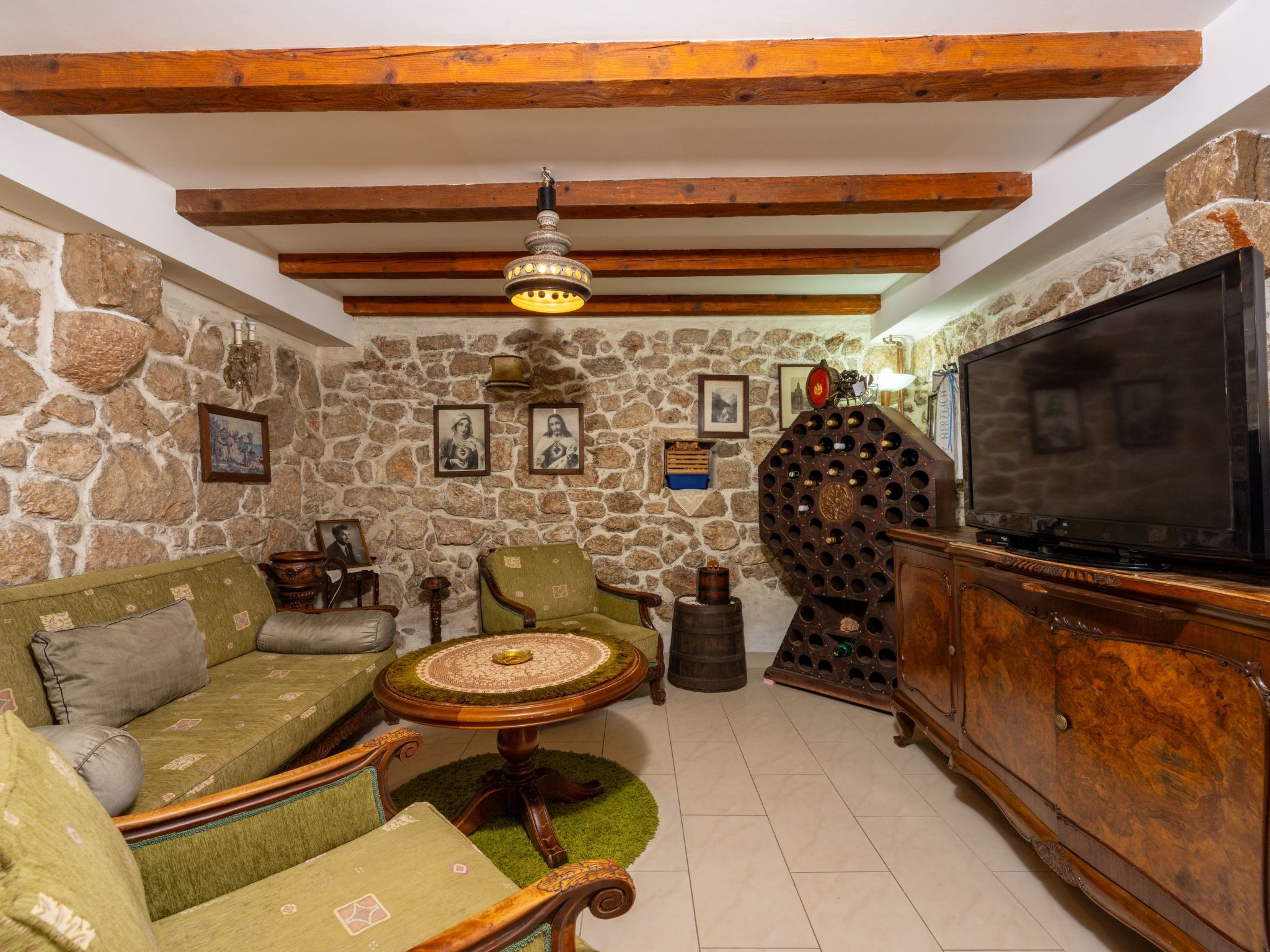 Greenhouse Adria mit großer Terrasse und Pool-Image-tags.info