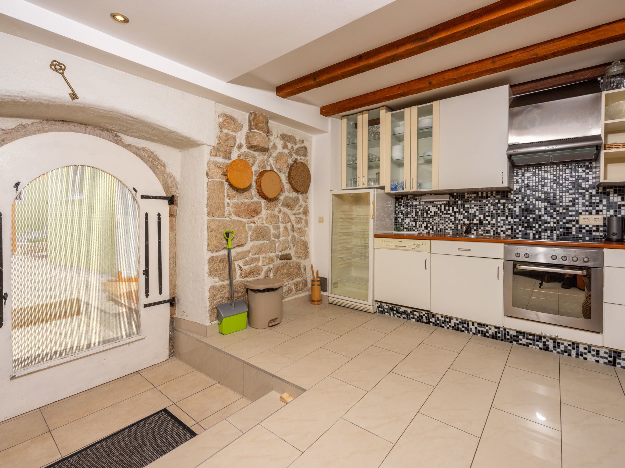 Greenhouse Adria mit großer Terrasse und Pool-Image-tags.info