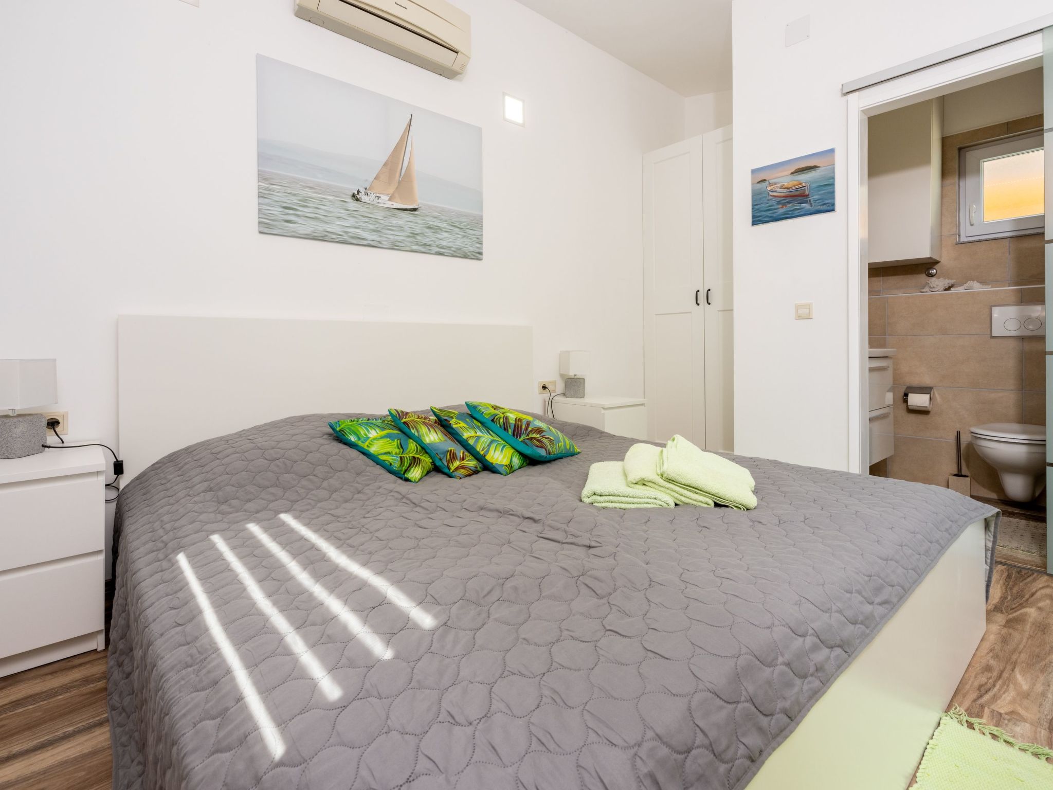 Greenhouse Adria mit großer Terrasse und Pool-Image-tags.info