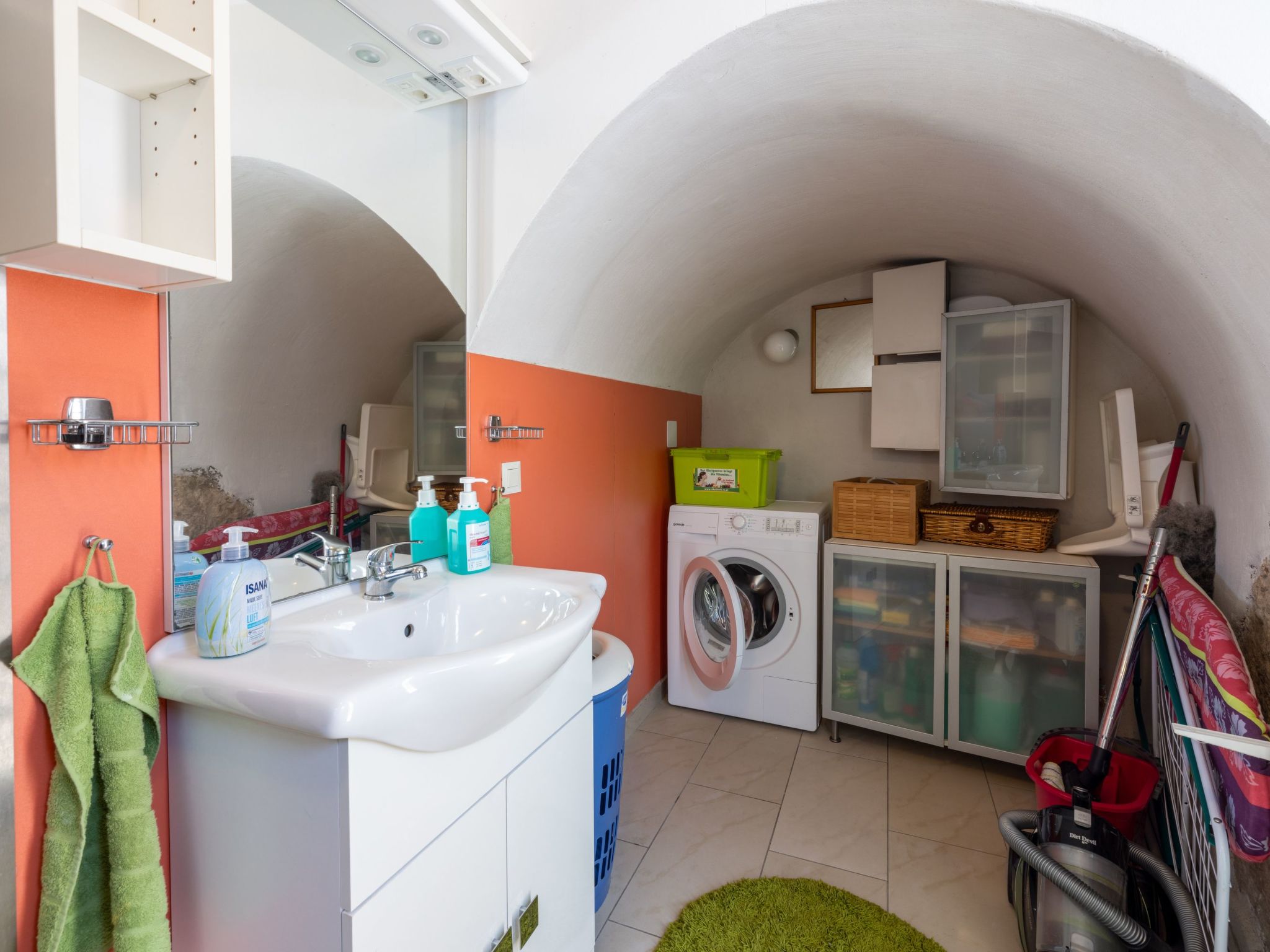 Greenhouse Adria mit großer Terrasse und Pool-Image-tags.info