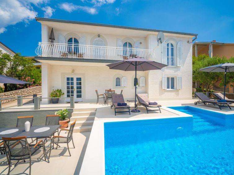 Op 350m van zee: Ruim vakantiehuis met privézwembad in Klenovica in Klenovica