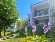 Wohnung auf zwei Etagen mit Terrasse und Balkon
