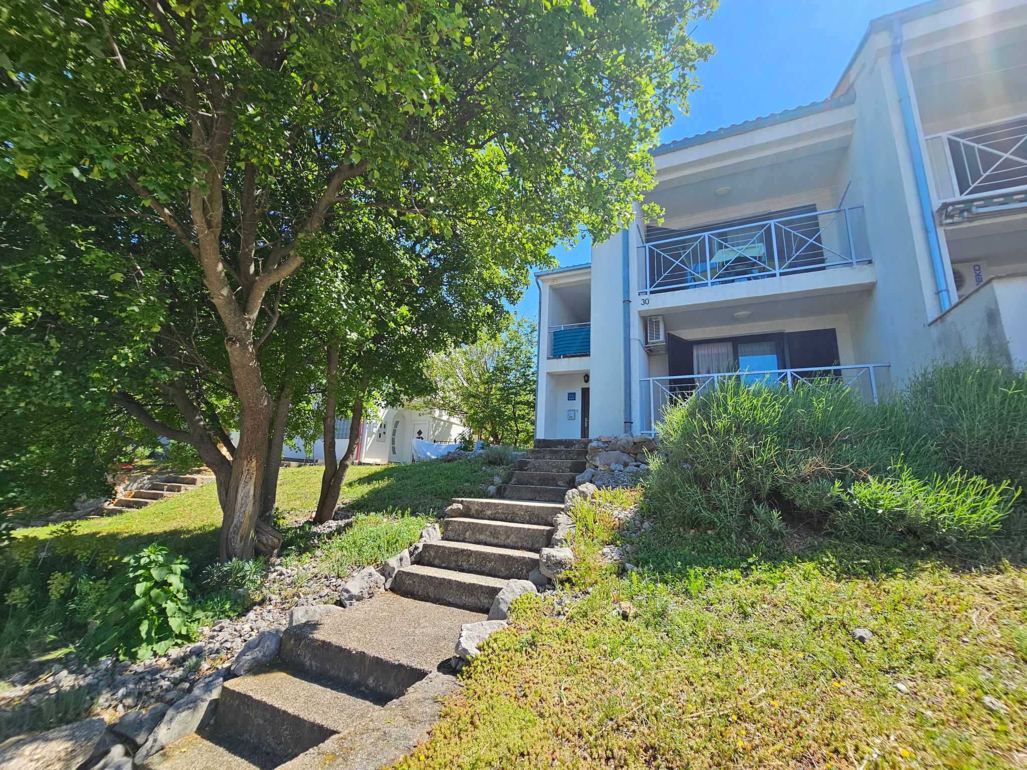 Wohnung auf zwei Etagen mit Terrasse und Balkon-Drinnen