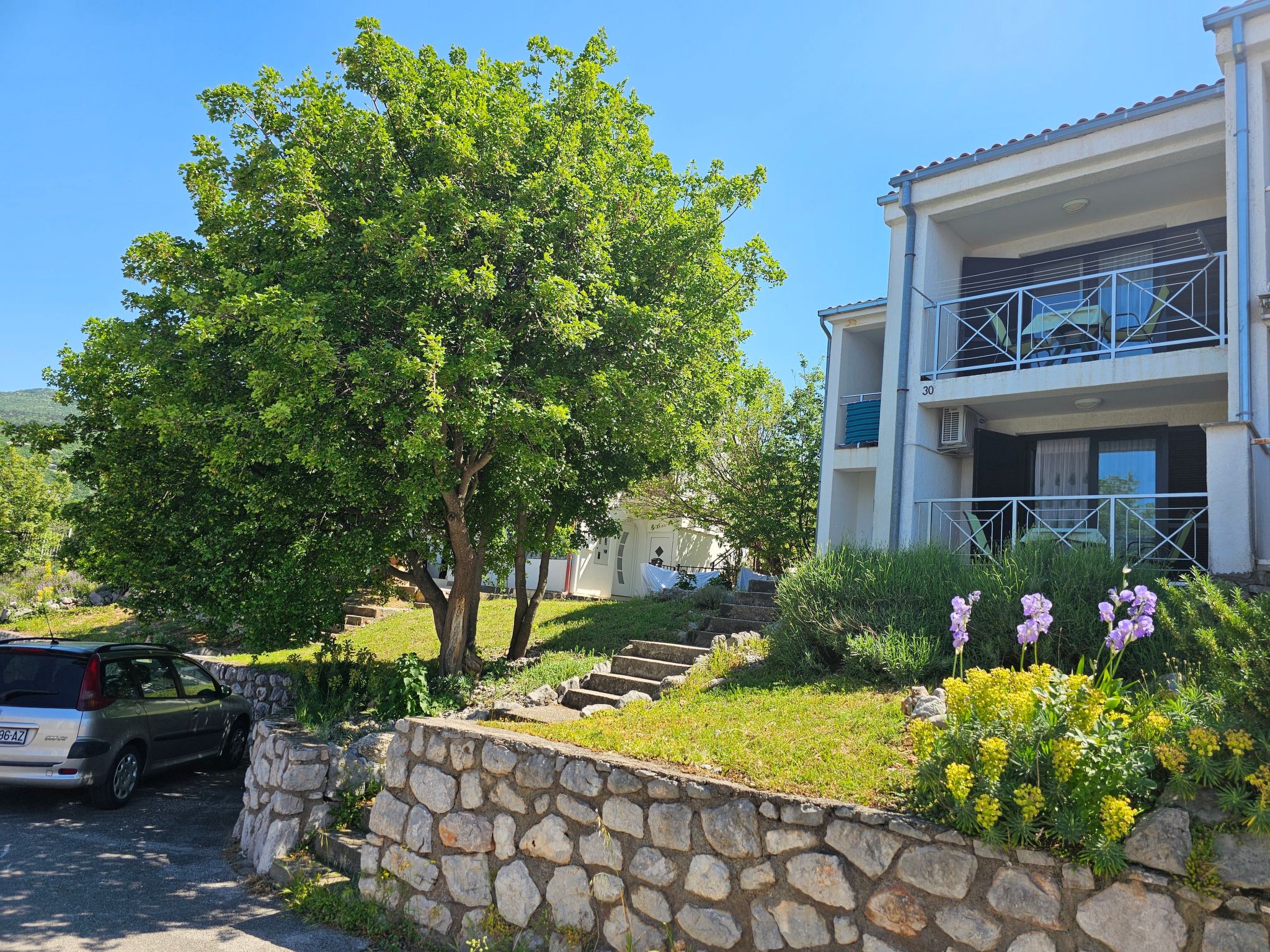 Wohnung auf zwei Etagen mit Terrasse und Balkon-Drinnen