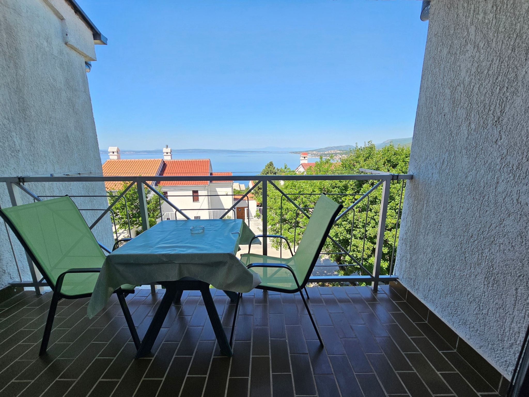 Wohnung auf zwei Etagen mit Terrasse und Balkon-Drinnen