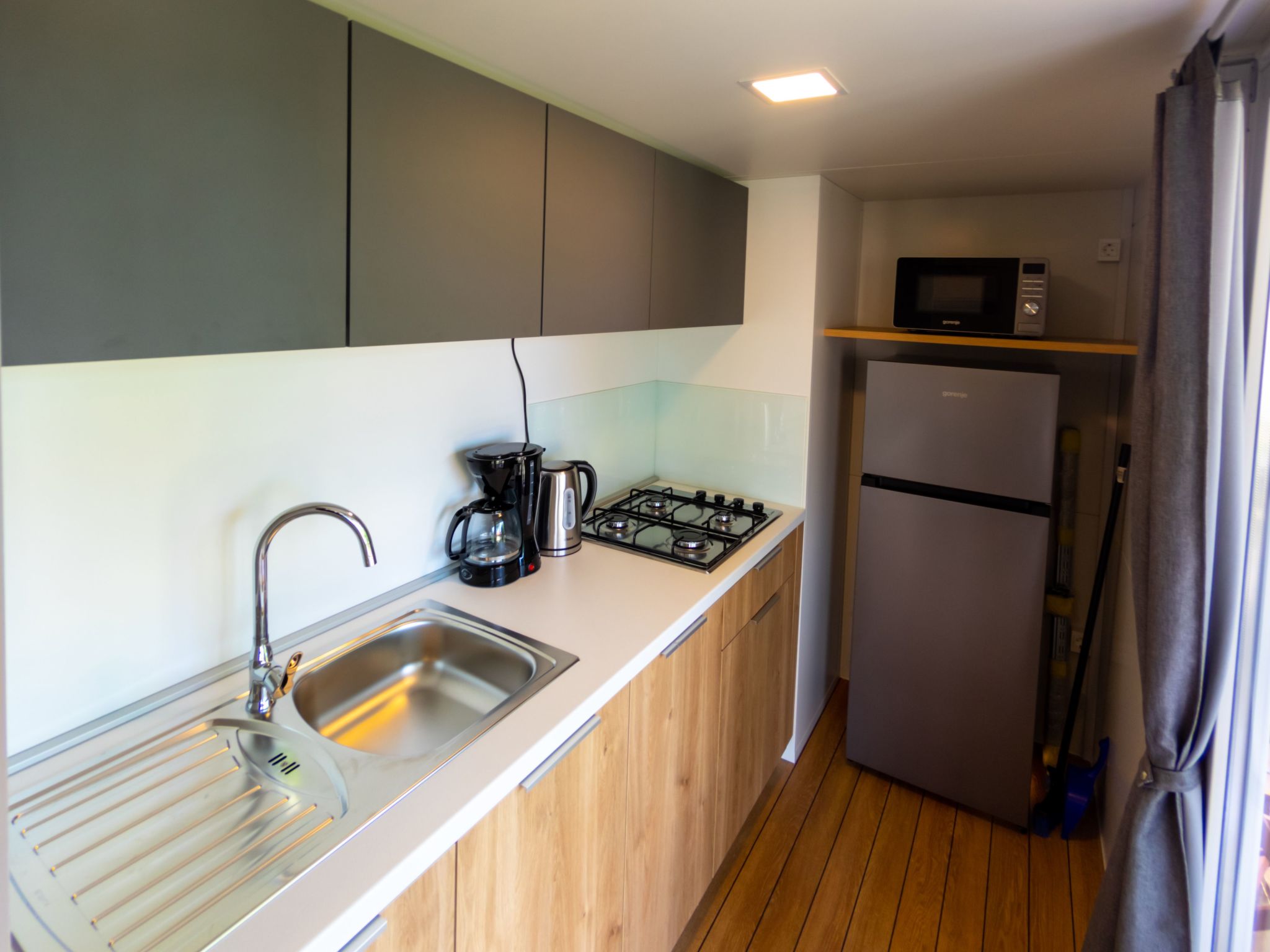 Mobilheim mit gemeinschaftlichem Pool-Dedans