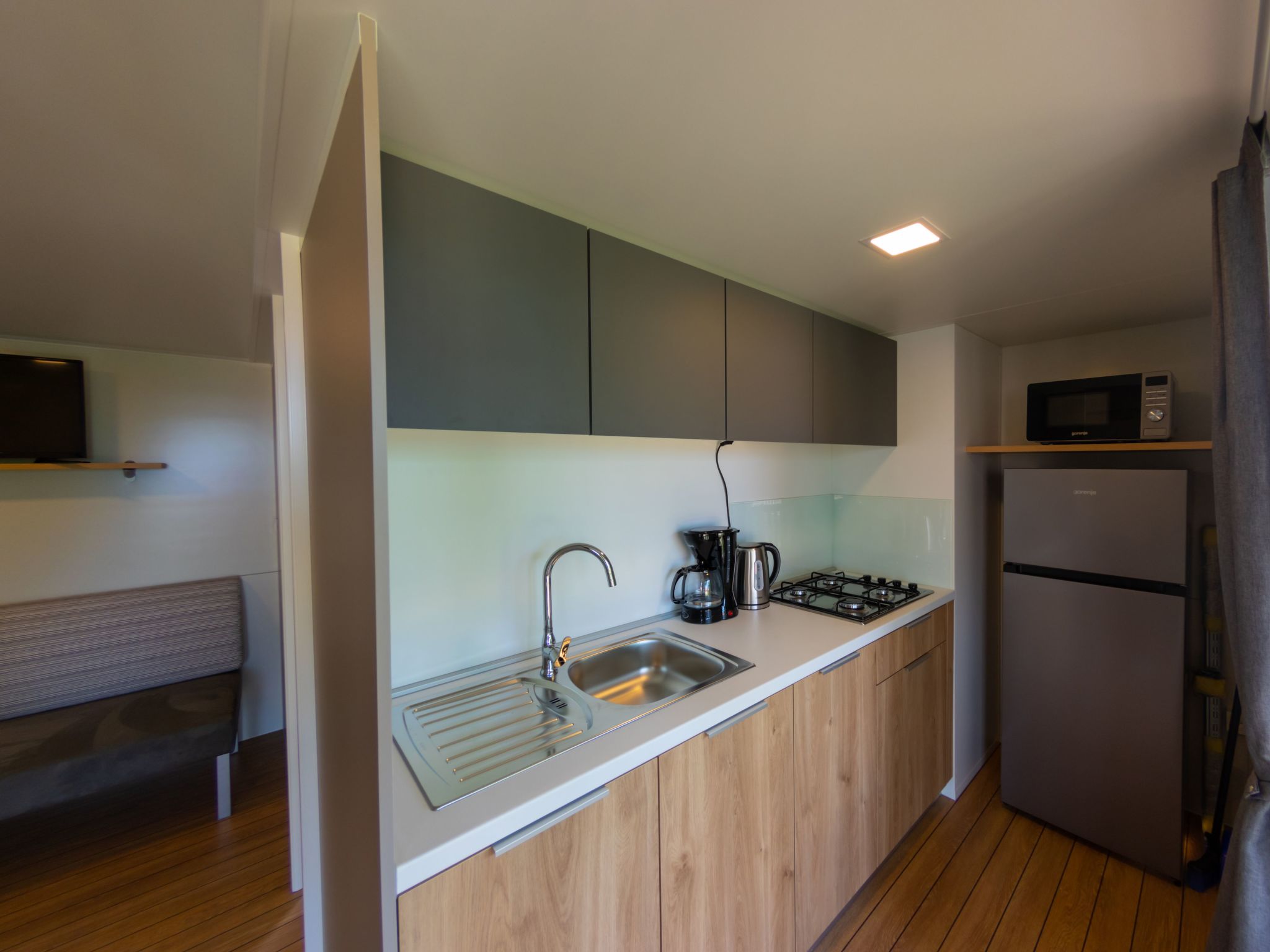 Mobilheim mit gemeinschaftlichem Pool-Dedans