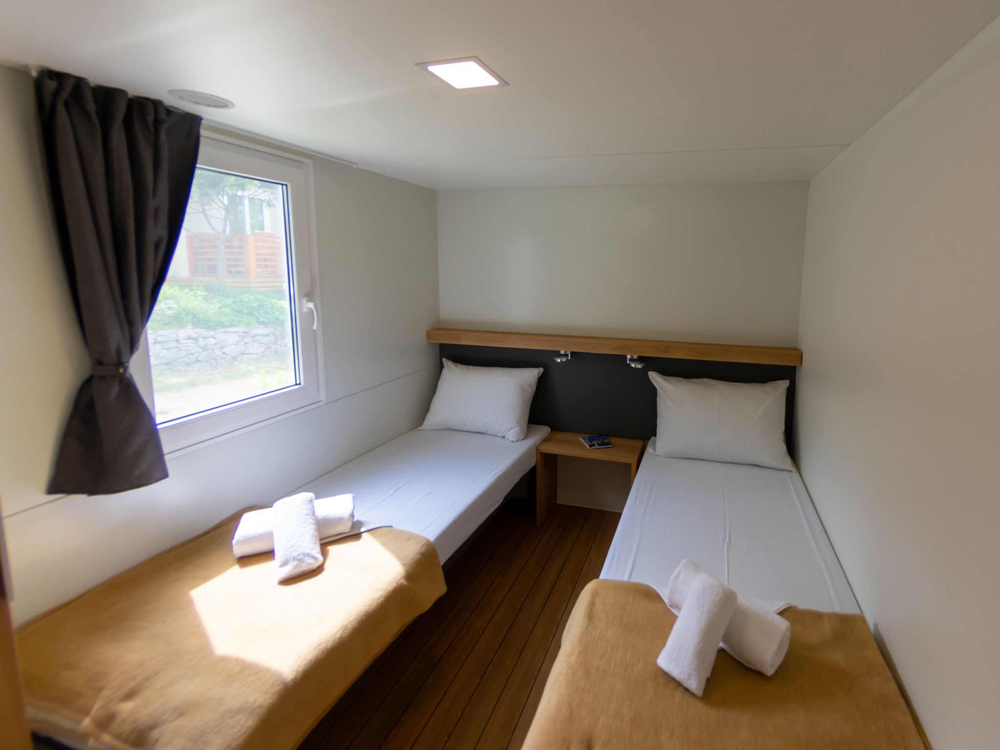 Mobilheim mit gemeinschaftlichem Pool-Dedans