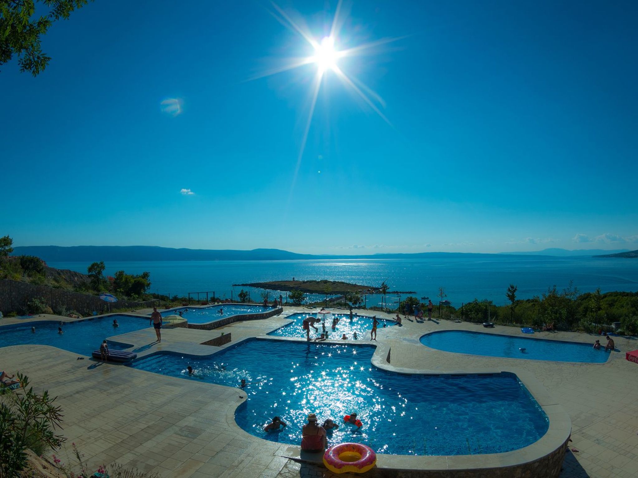 Mobilheim mit gemeinschaftlichem Pool-Dedans