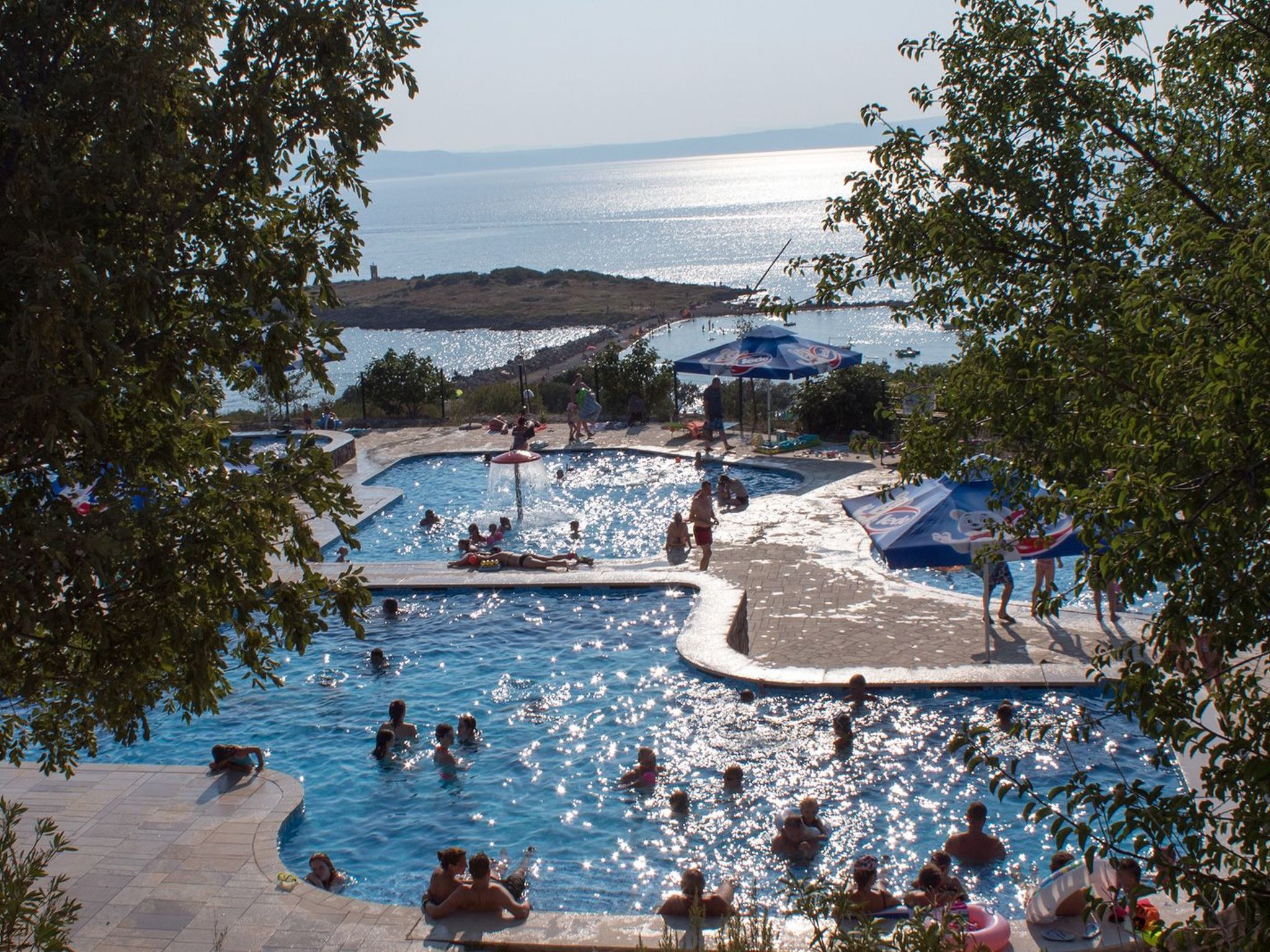 Mobilheim mit gemeinschaftlichem Pool-Dedans