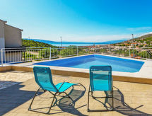 Miškulin: Knus appartement aan zee met zwembad in Senj, Kvarner baai - thumbnail 1