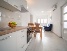 Suzana: sfeervol appartement aan zee in Senj, Kvarner baai - thumbnail 2