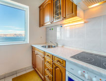 Sea&Mount 1: Knus appartement op 400 meter van het strand in Senj - thumbnail 4