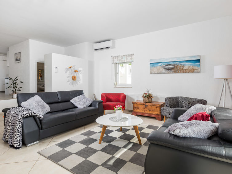 Search and Stay, undefined in undefined. Gallery position 4